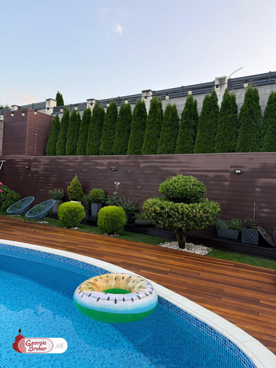 продается дом с новым ремонтом 8-комнат